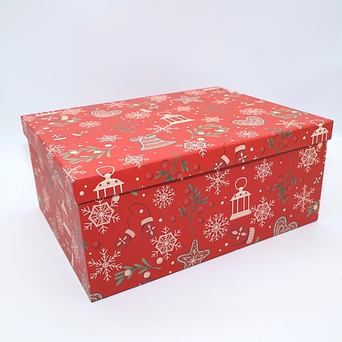 Χριστουγεννιάτικο κόκκινο κουτί με εικονιζόμενες καμπανούλες, χιονονιφάδες μπισκοτάκια