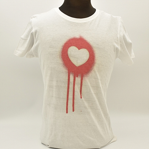 Γυναικείο t- shirt με καρδιά από spray