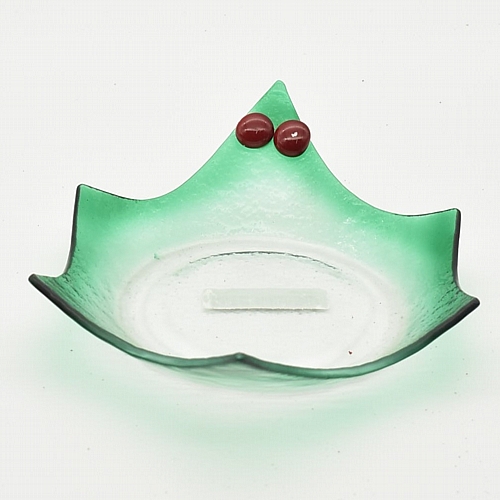 Γυάλινη πράσινη πιατέλα σε σχέδιο φύλλο γκι